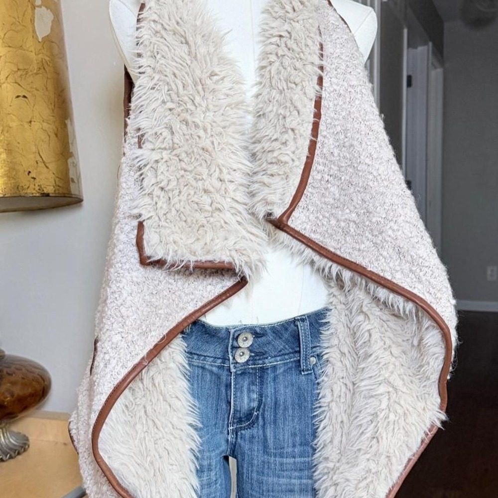 Love Tree Women's Large Cream Faux Fur Draped Vest